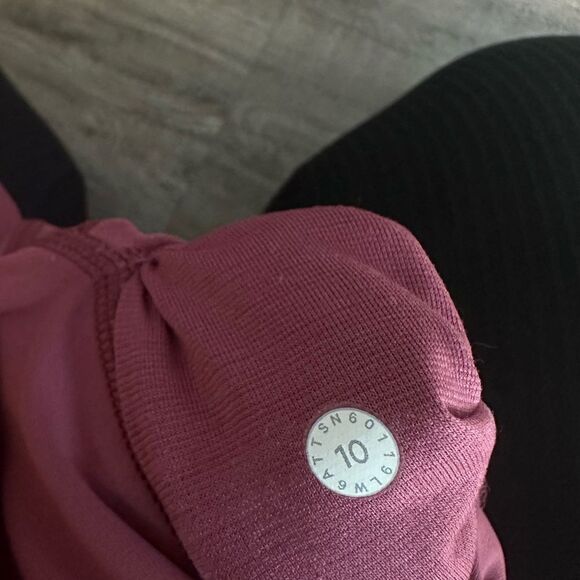 Lululemon size 10 HR capris - Picture 3 of 3